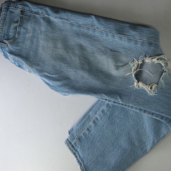 Levi's Denim - Levi’s Wedgie Straight Jeans High Waisted in Tango Fray Light Wash Distressed 28